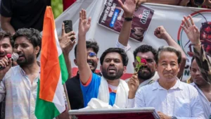 लेह से सीधे दिल्ली पहुंचे शिक्षाविद और सामाजिक कार्यकर्ता सोनम वांगचुक, जंतर-मंतर पर चल रहे प्रदर्शन में शामिल हुए।
