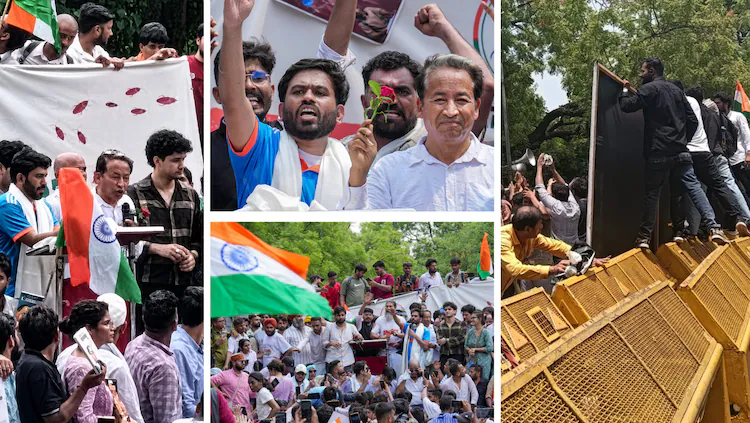 **मंच पर छात्र नेताओं और प्रदर्शनकारियों की भारी भीड़ नजर आई। कई लोग अपनी जगह छोड़ने को तैयार नहीं थे। वहीं पीछे दर्जनों प्रदर्शनकारी पीले बैरिकेड्स पर खड़े होकर एक बड़ा बैनर थामे हुए दिखाई दिए।** (फोटो: पीटीआई/सुशीम मुकुल)